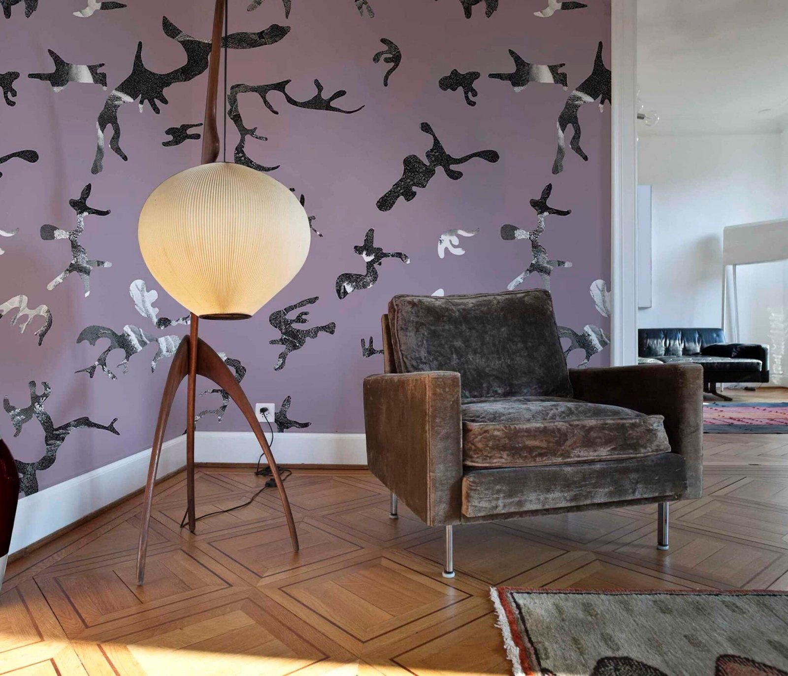 Find-me-in-the-Dark-Retro-Rosa-MaVoix-Wallpaper-by-Magnus-Gjoen-living-room-styling-Spazio-Miscella-scaled