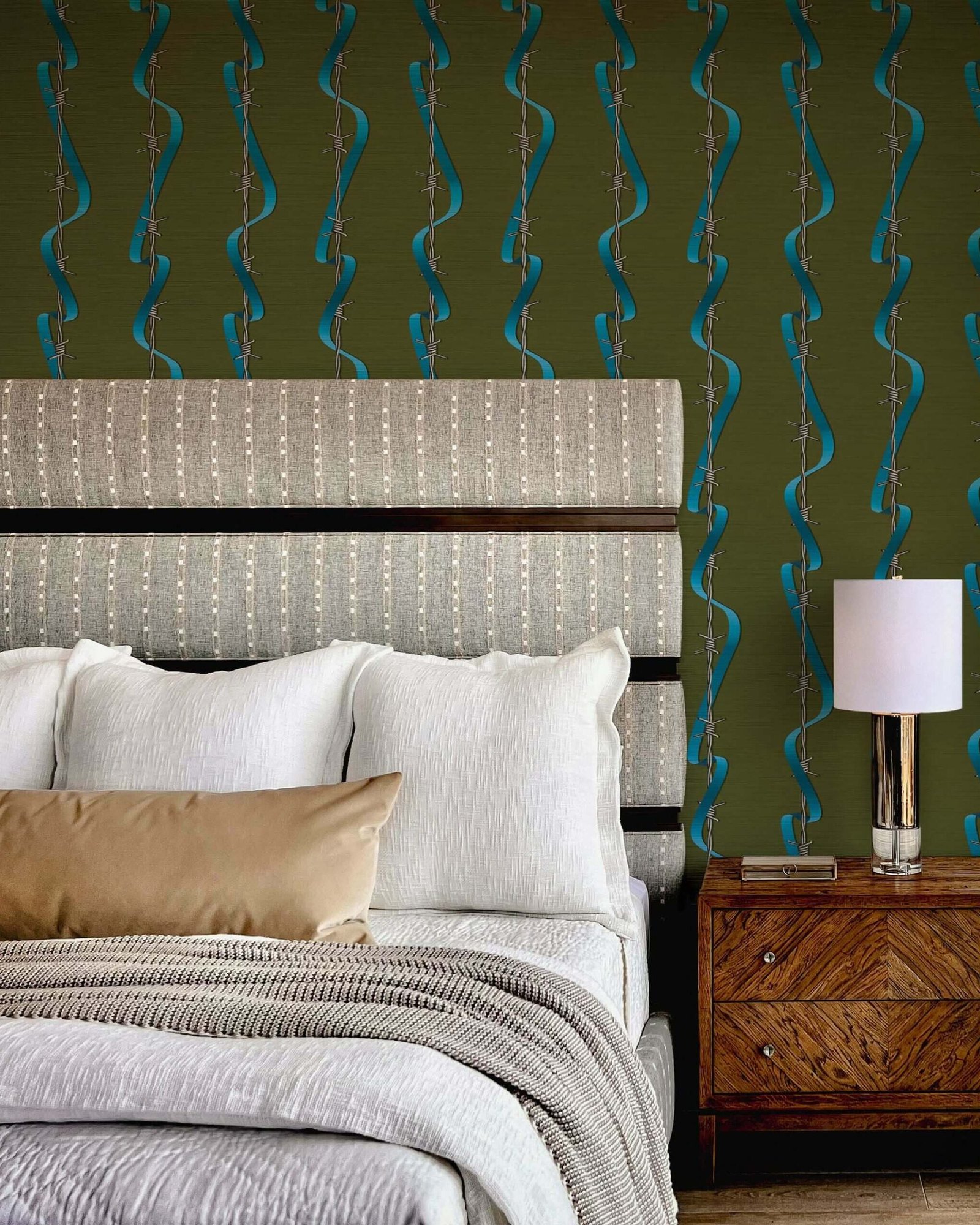 True-Love-Isnt-Hearts-and-Flowers-MaVoix-wallpaper-by-Magnus-Gjoen-pattern-Collezione-Racconti-Bedroom-scaled
