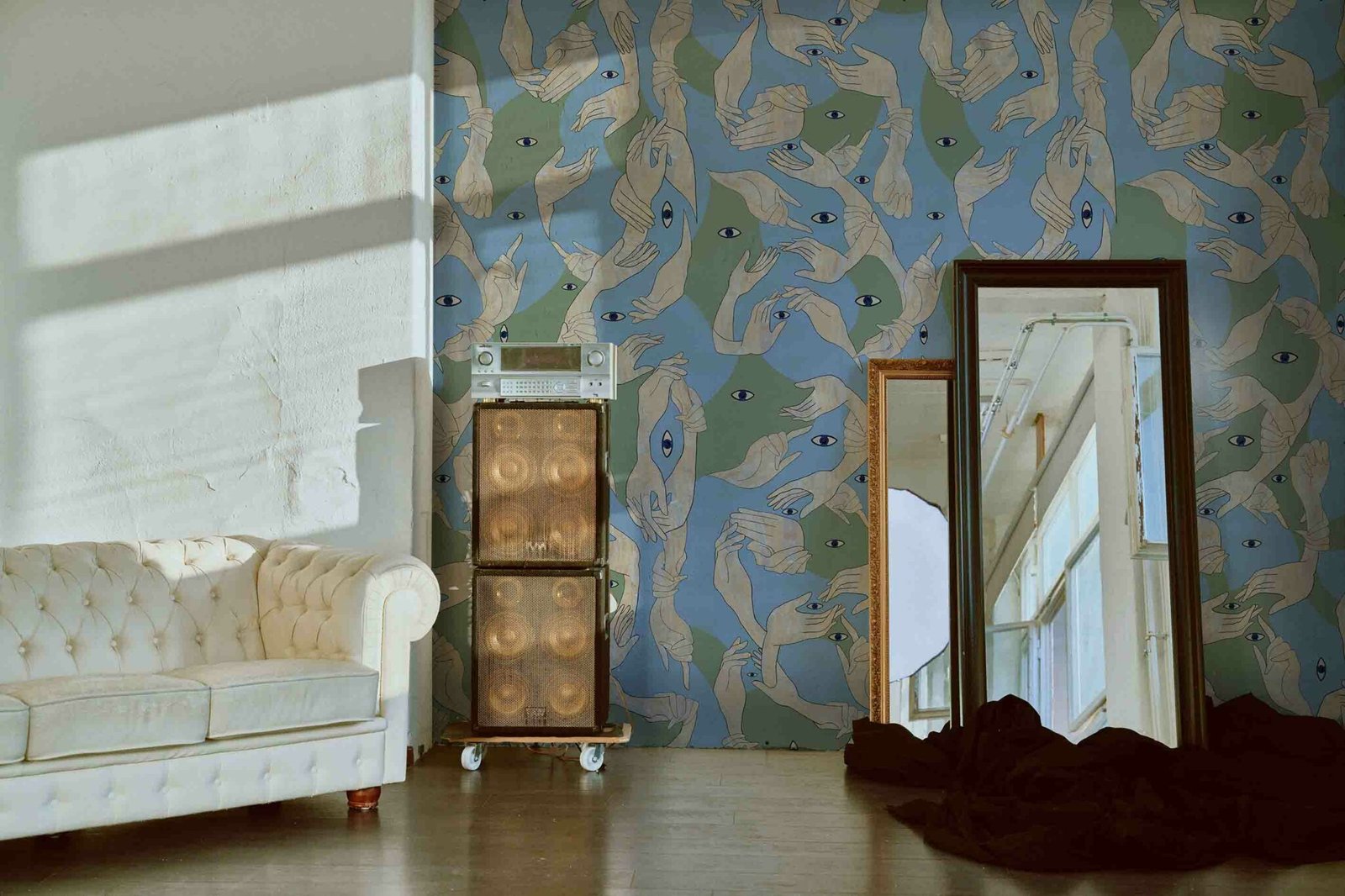 Uno-Nessuno-Camouflage-chiaro-carta-da-parati-MaVoix-interior-overall-1-2048x1365