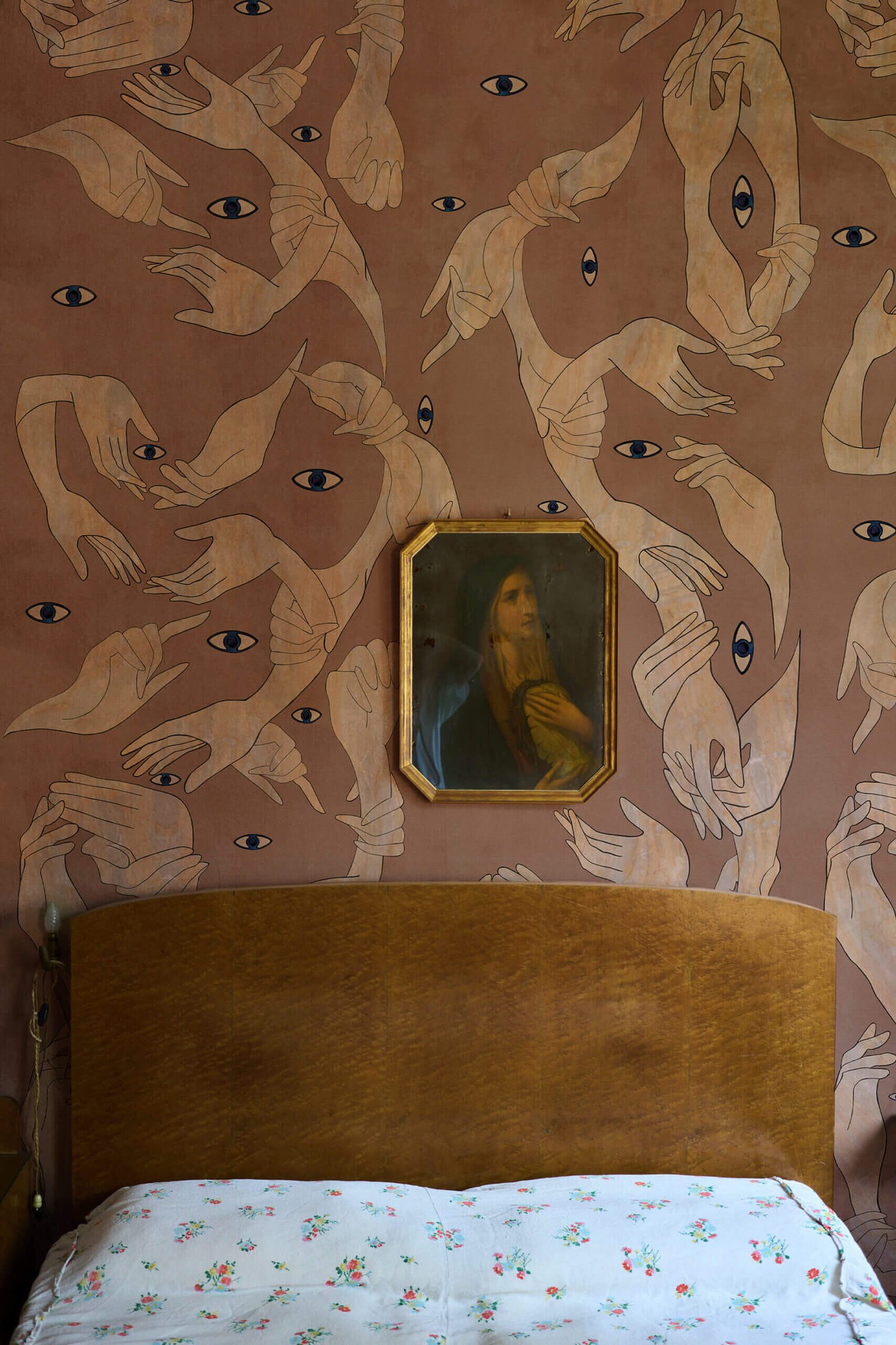 Uno-Nessuno-Rosa-antico-cotone-MaVoix-Wallpaper-bedroom-styling-scaled