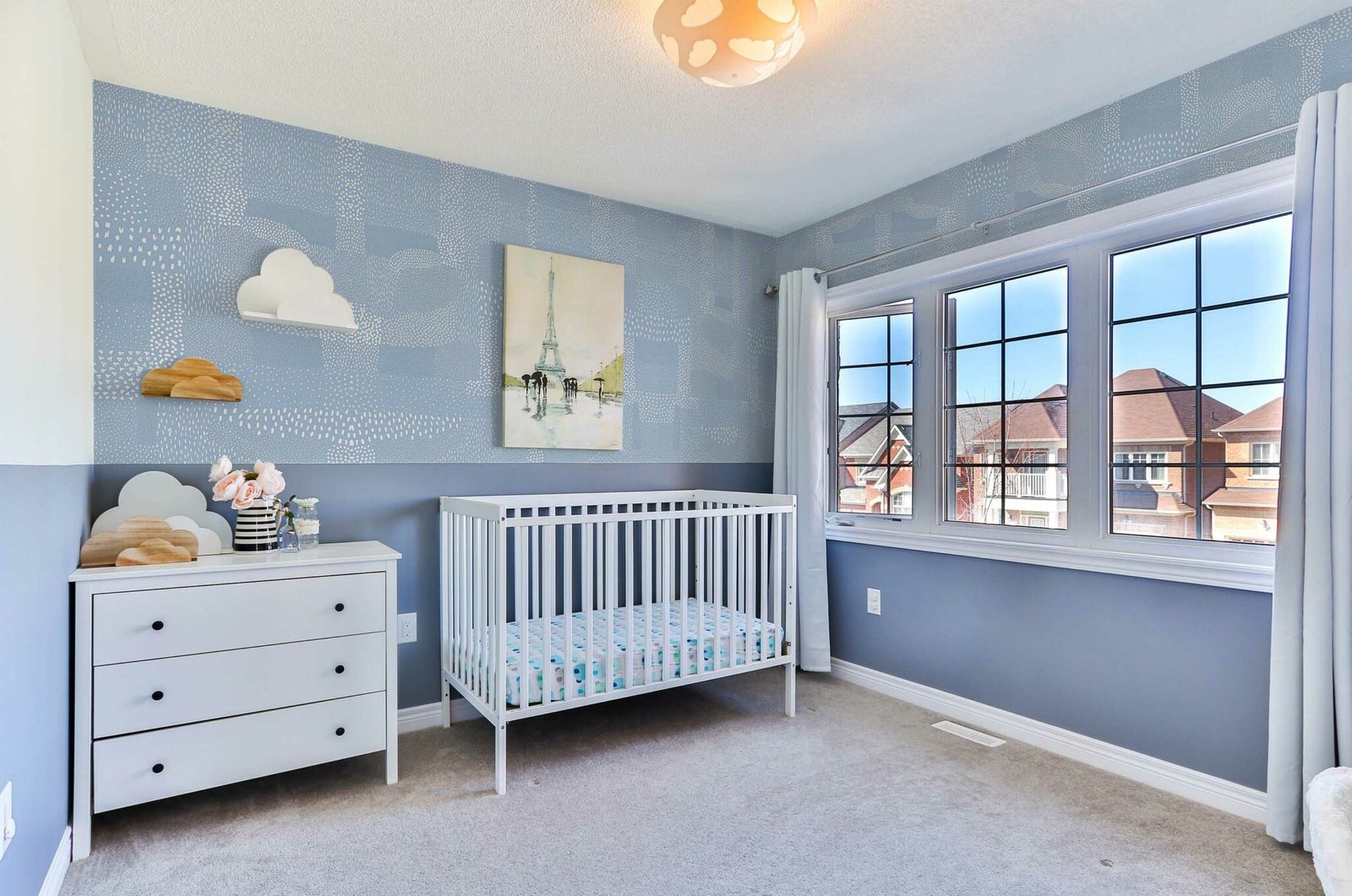 Macchiette-Azzurro-Pervinca-MaVoix-carta-da-parati-Collezione-Les-Petits-Kids-styling-interior-2048x1358