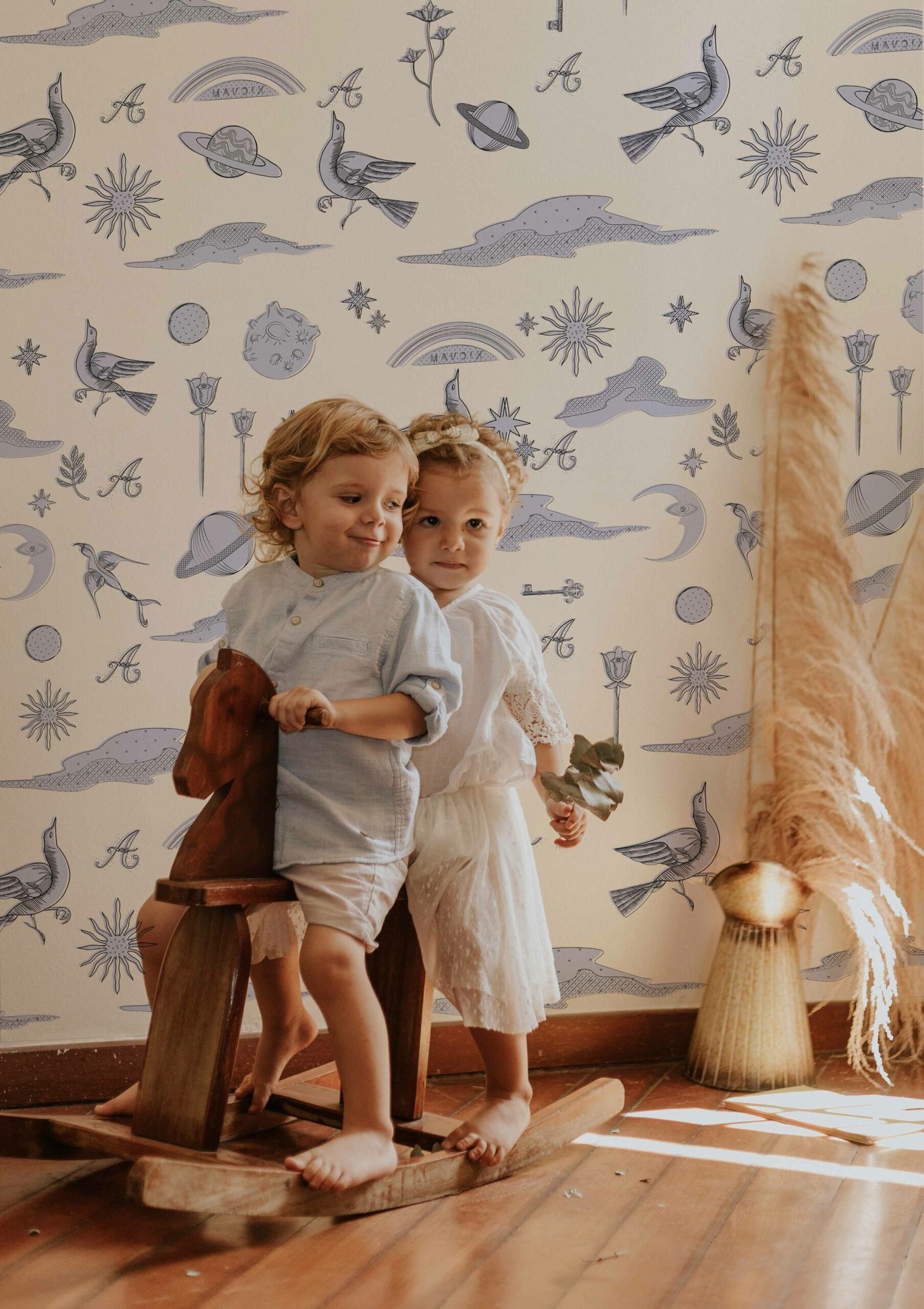 Universo-Lilla-Digitale-Wallpaper-kids-Les-Petits-shooting-scaled