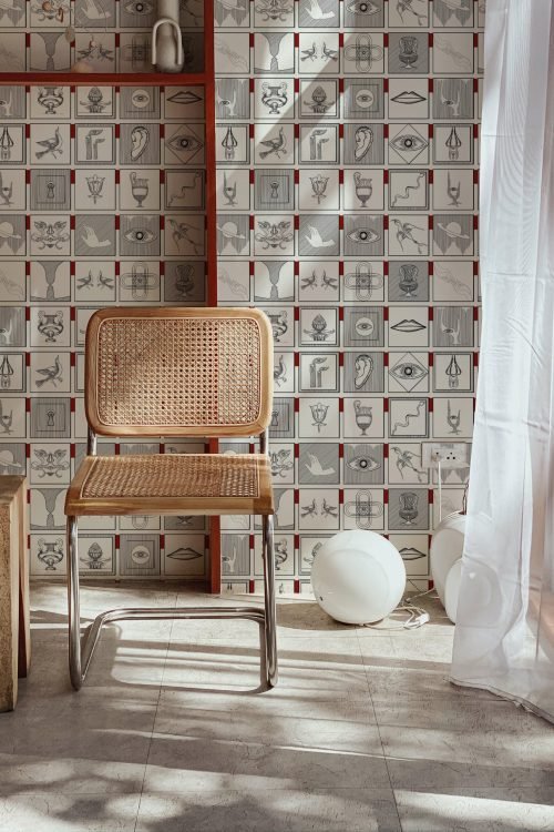 Carta-da-parati-Alchemici-Rosso-merlot-MaVoix-wallpaper-racconti-home-living-corner-wall-covering-2-scaled