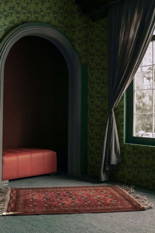 Carta-da-parati-Fontana-Verde-muschio-digitale-MaVoix-wallpaper-loft-in-Milan-1