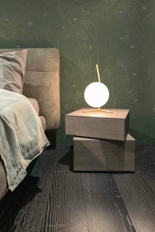 Carta-da-parati-Uno-Nessuno-Verde-salvia-MaVoix-wallpaper-master-bedroom-2-scaled