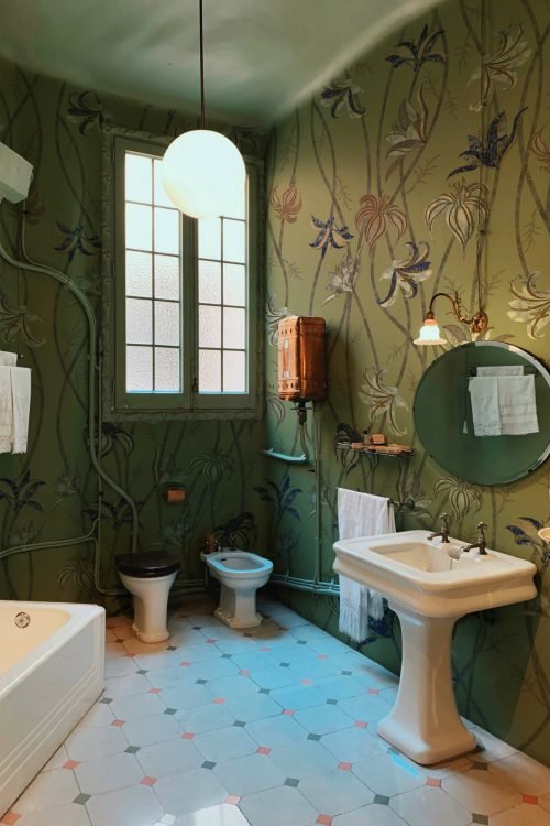 Fiori-Verde-Salvia-MaVoix-carte-da-parati-bathroom-wallpaper-decor-Racconti-scaled