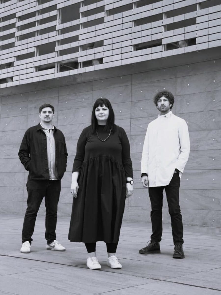 Carte da parati di Studio Lievito per MaVoix con effetto trompe-l’œil e ispirazioni architettoniche