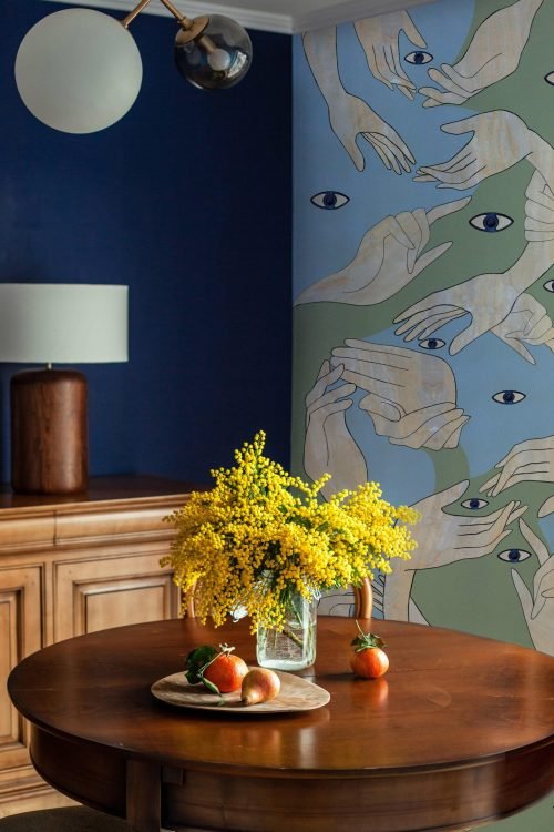 Uno-Nessuno-Camouflage-chiaro-carta-da-parati-MaVoix-home-corner-2-scaled